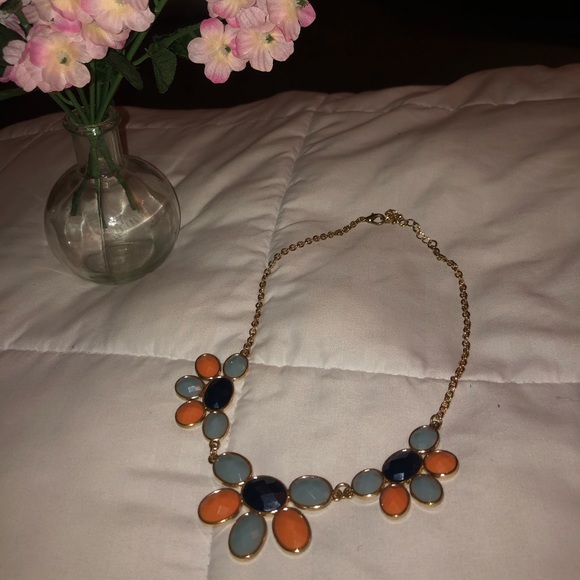 Assorted Women’s Chunky Necklaces - Picture 7 of 8